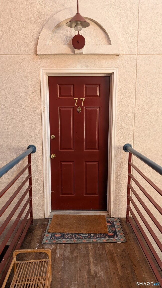 Building Photo - 839 Main St