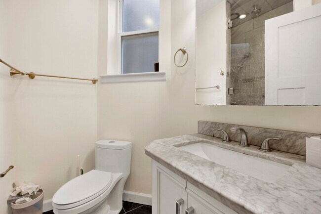 Foto del edificio - 2522 N Burling St