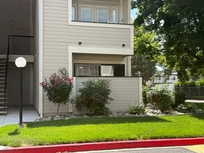 Building Photo - 2402 Sunny Slope Dr