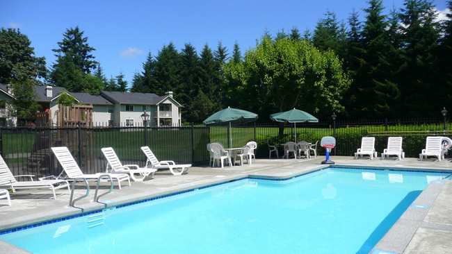 Outdoor Seasonal Pool - The Huntington Apartments