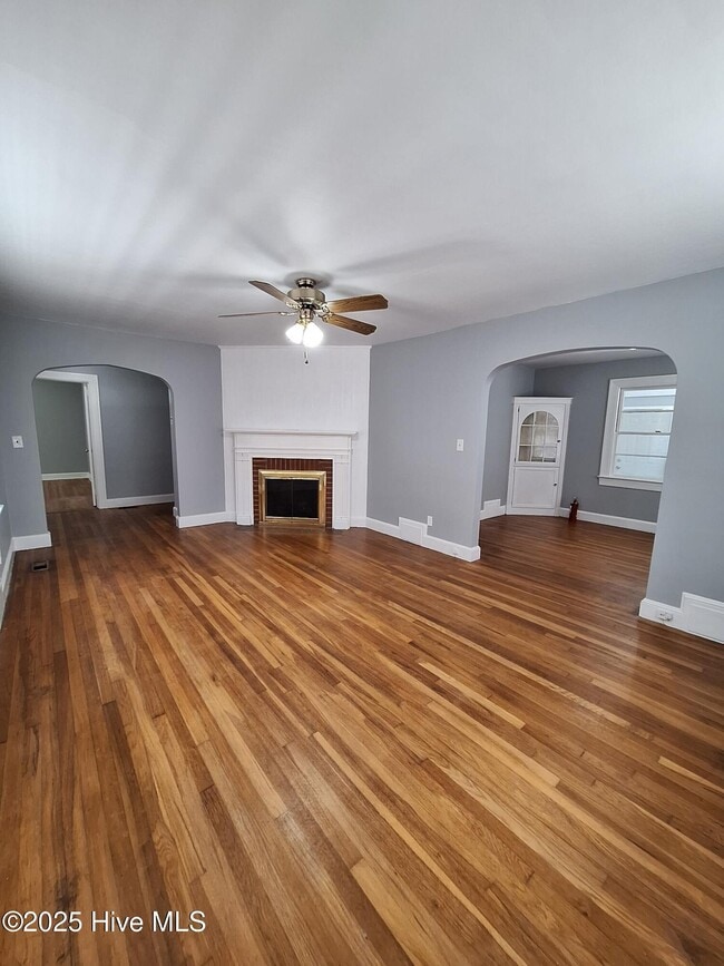 Building Photo - 2409 S Memorial Dr