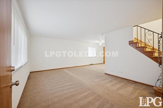 Building Photo - 3860 Sheffield Ct