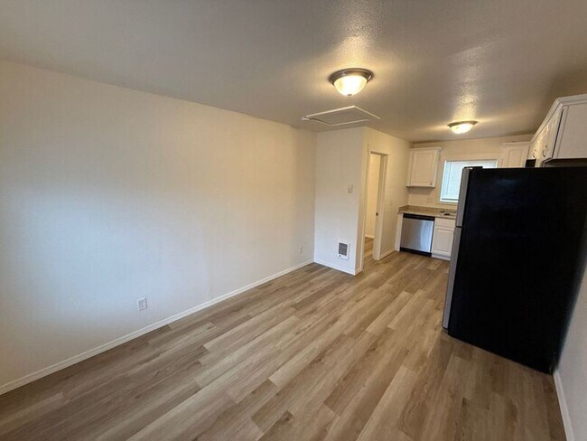 Foto del edificio - 3357 Portland Rd NE