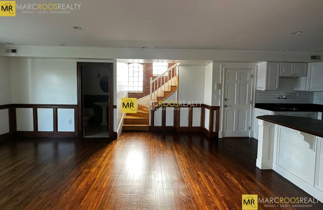 Primary Photo - 235 Webster St
