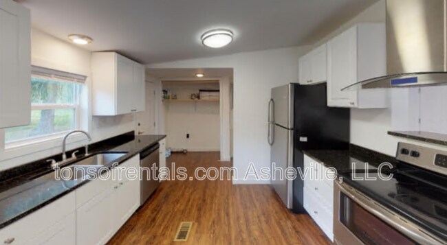 Foto del edificio - 64 Sayles Town Rd