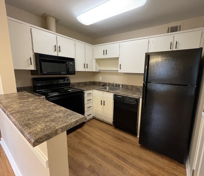 kitchen - 1934 Wildwood Ave