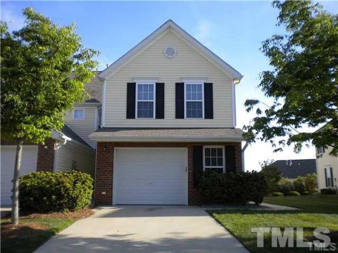 Primary Photo - 3 Bedroom Townhouse in Wakefield with 1 Ca...
