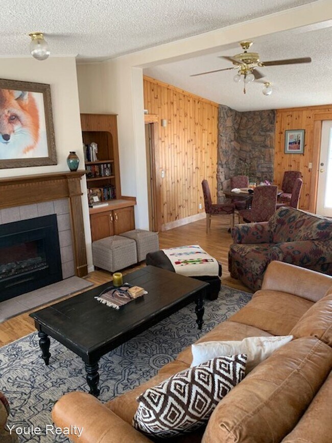 Building Photo - 4 br, 2.5 bath House - 13533 N County Road 9