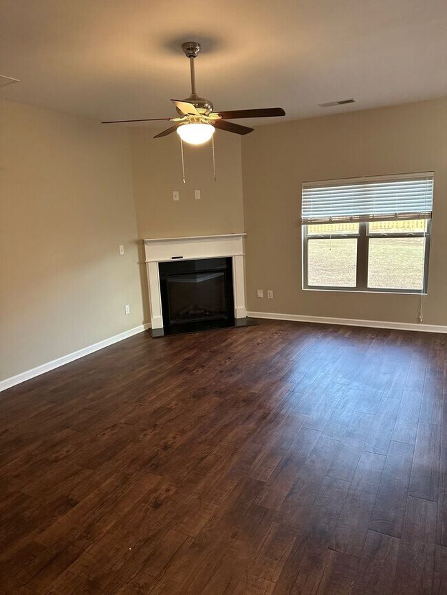 Building Photo - SELF-TOUR NOW! - 302 Horizon Trace, Loganv...