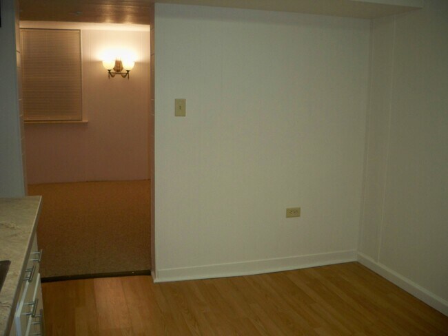 Foto del edificio - 331 W Cedar St