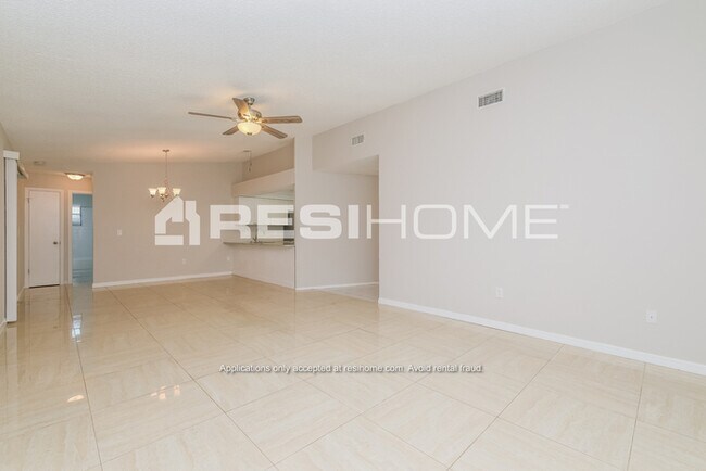 Building Photo - 8134 Fox Hollow Dr