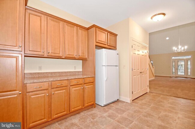 Building Photo - 163 High Pointe Dr