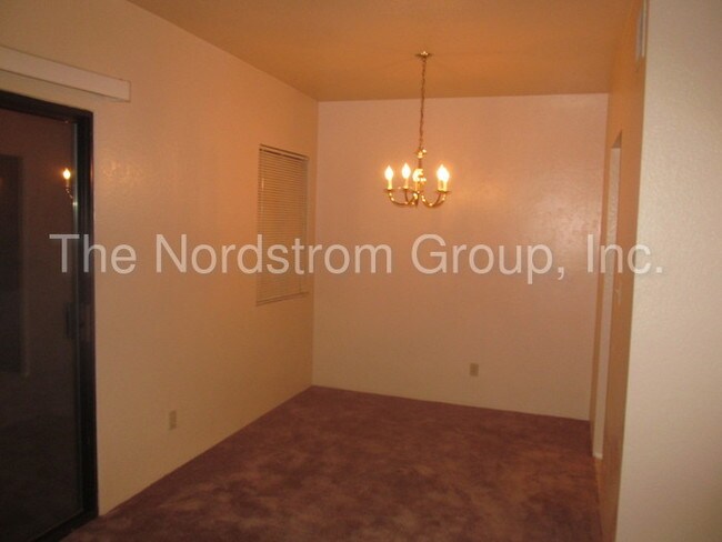Building Photo - 5500 N Valley View Rd