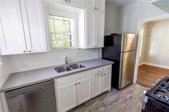 Foto del edificio - 1918 Robbins Pl