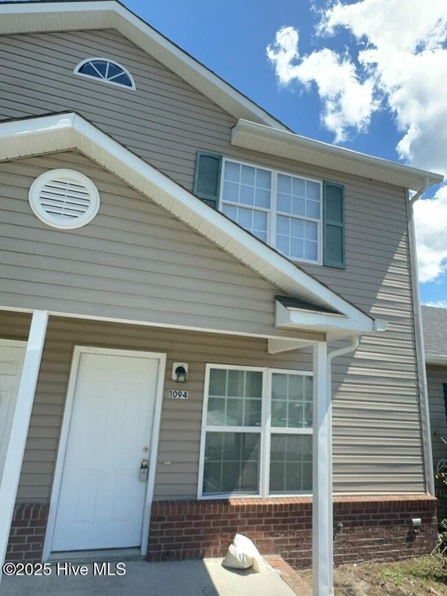 Building Photo - 1094 W Pueblo Dr