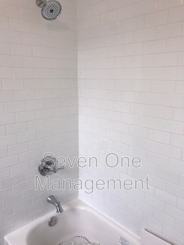 Foto del edificio - 5205 Ridge Ave