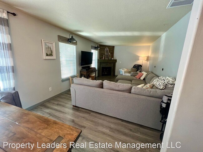 Foto del edificio - 4 br, 3 bath House - 225 NW 28th Street