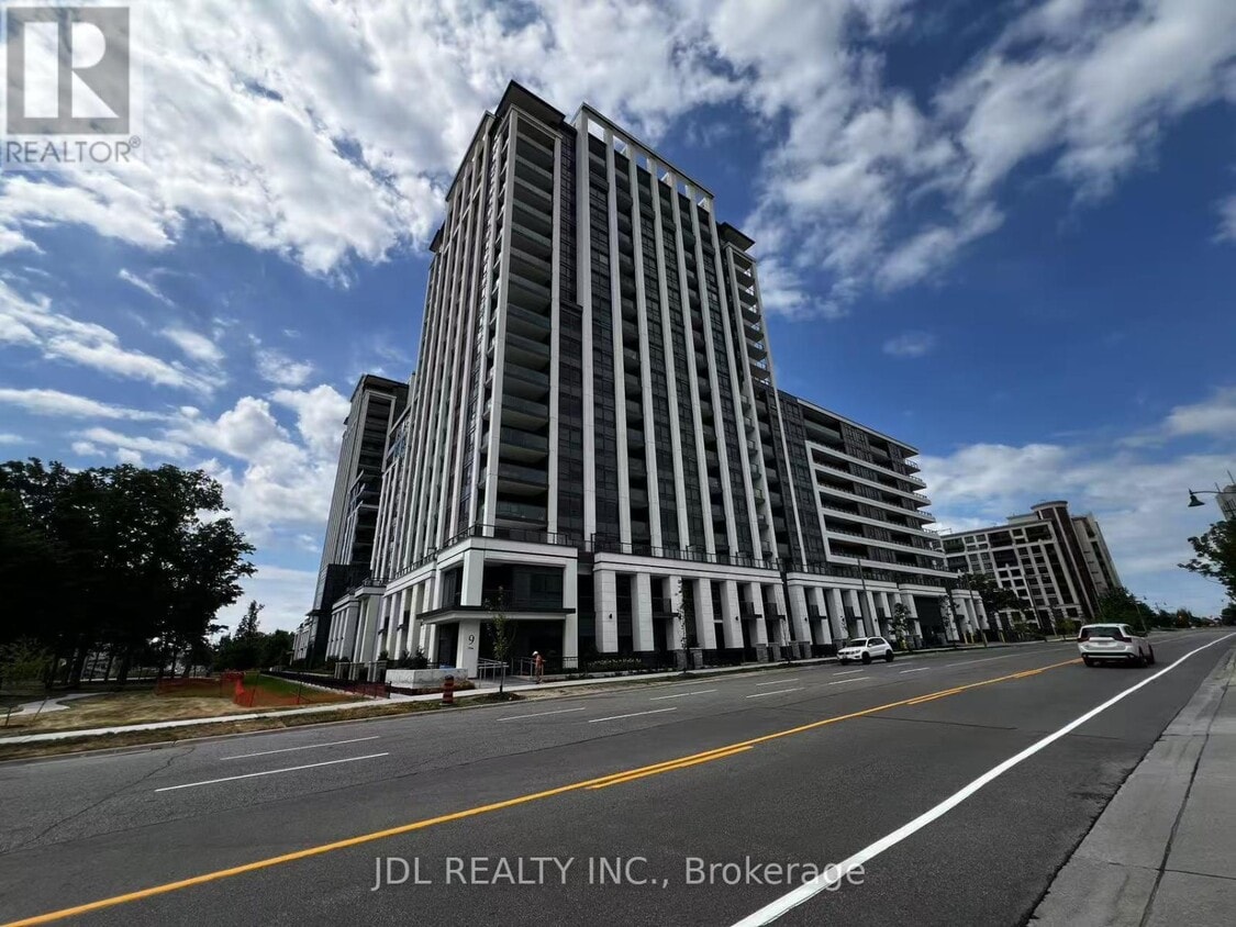 Photo principale - 9-809 Clegg Rd
