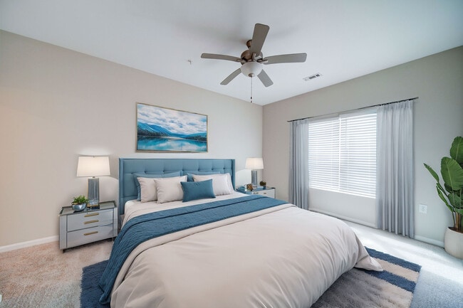 Building Photo - Hyde Glen