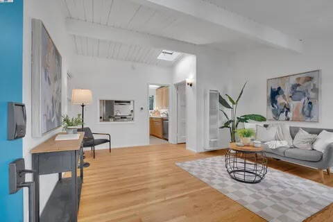 Foto del edificio - Charming 2-Bedroom Home for Rent
