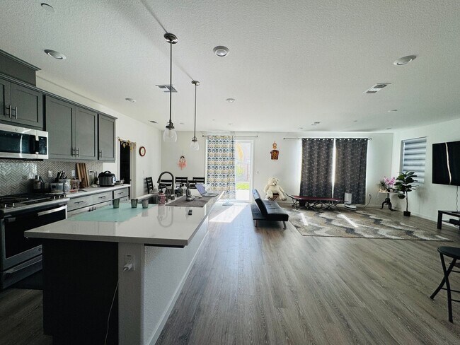 Building Photo - 4 Bedroom Single Family Home in Lathrop