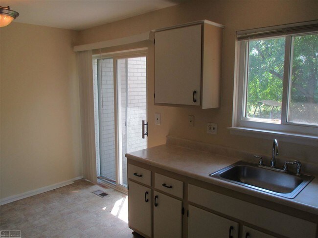 Building Photo - 203 N Christine Cir