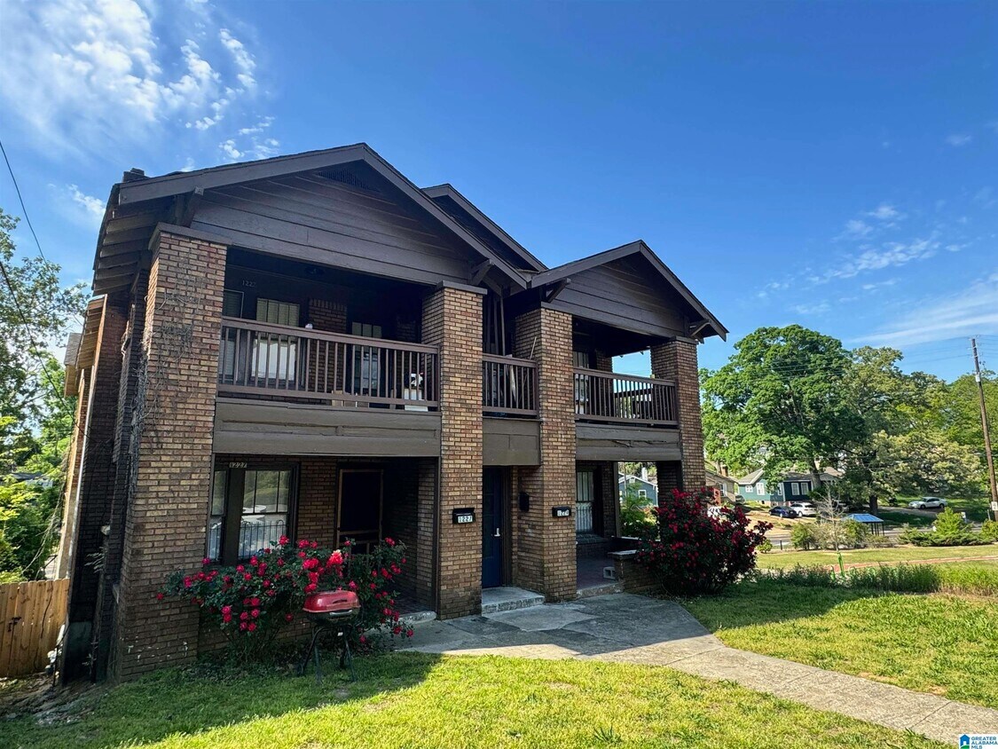 Foto principal - 1229 8th Ave W