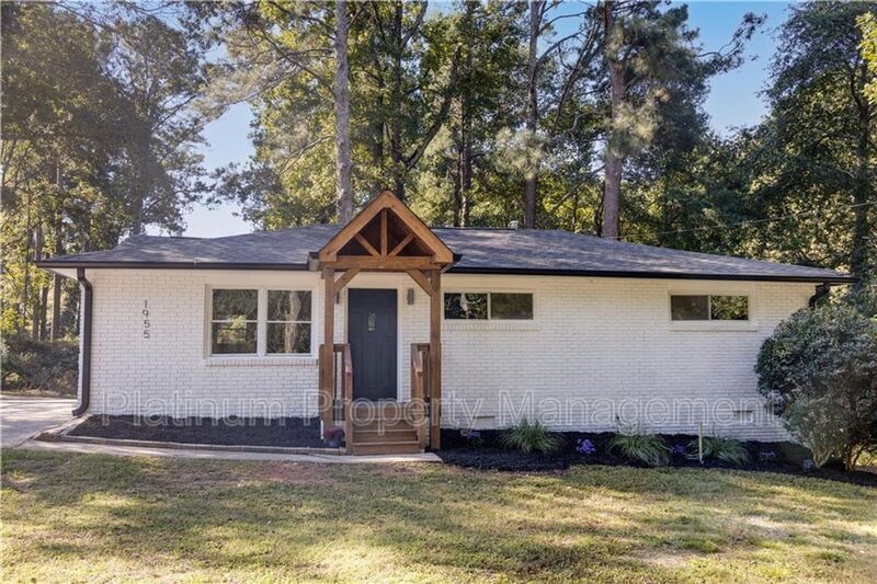 Foto principal - 1955 Maple Dr NW