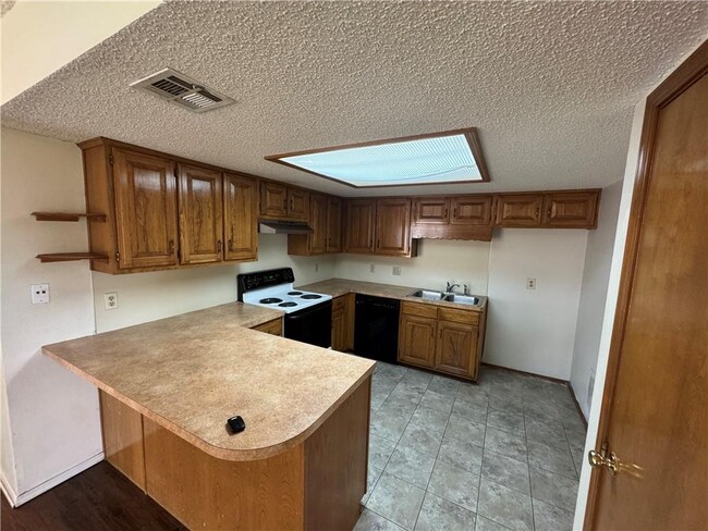 Building Photo - 301 S 11th Pl