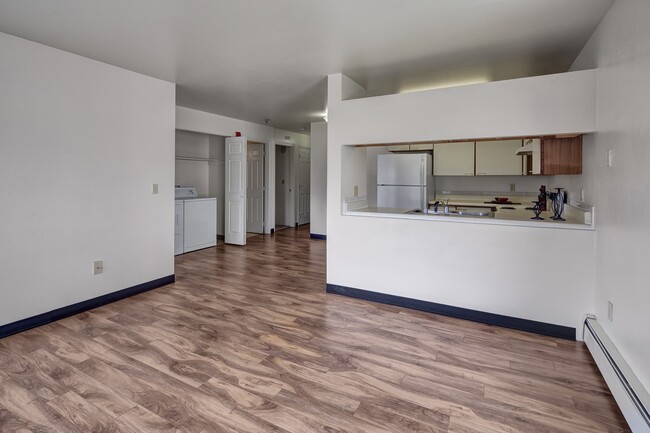 Silver Ridge Apartments - Kitchen and Living Room - Silver Ridge