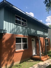 Building Photo - 415 Candlelight Ln