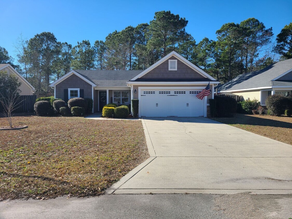 Primary Photo - 3 Bedroom, 2 bath home located in The Land...