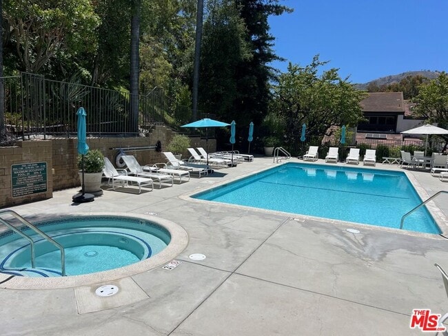 Foto del edificio - 1580 Palisades Dr