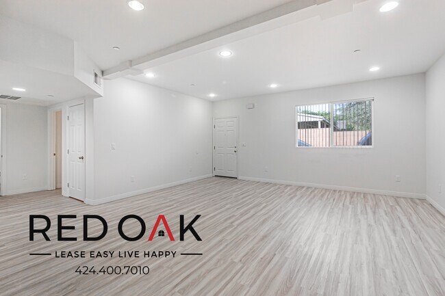 Foto del edificio - 6829 Simpson Ave