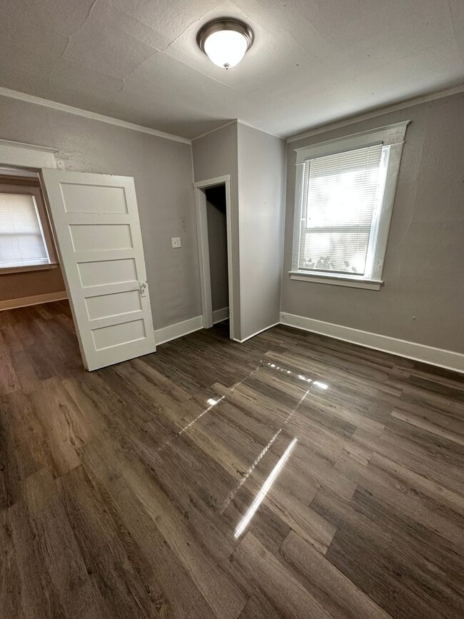 Building Photo - Charming 3/1 Near Northtown Mall