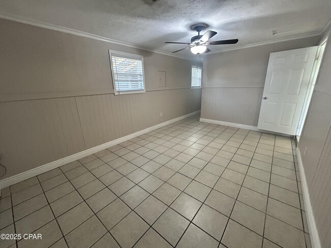 Building Photo - 16238 E Lullwater Dr