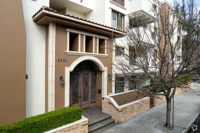 4551-4557 Coldwater Canyon Ave - Chelsea Place