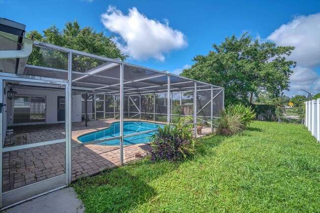 Foto del edificio - 10985 Christopher Ave