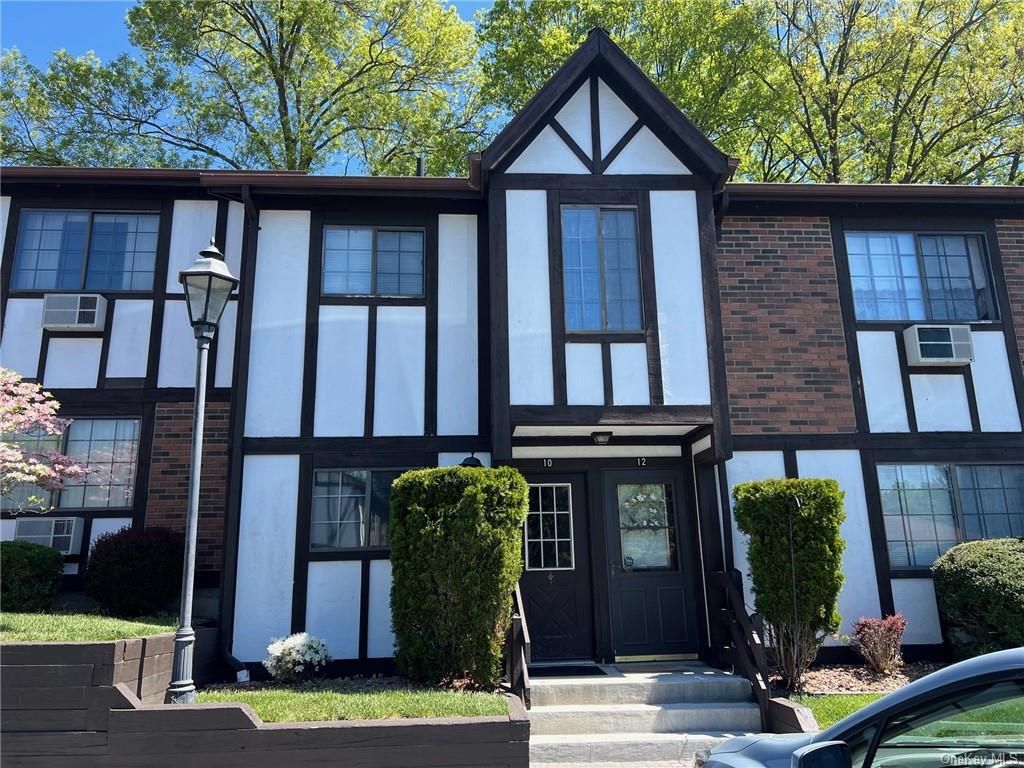 Primary Photo - 10 Brittany Dr