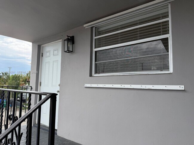 Foto del edificio - 4617 NW 2nd Terrace