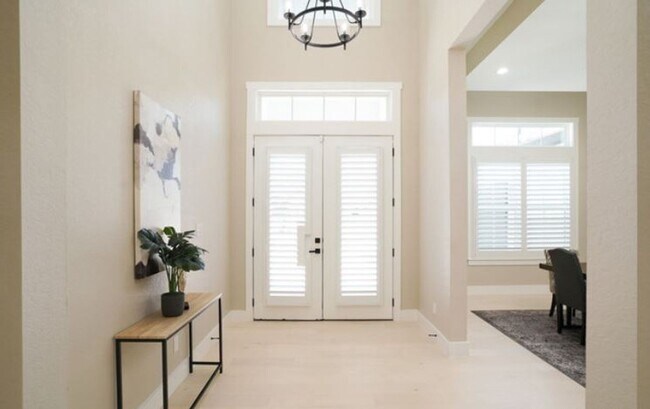 Foto del edificio - FOR LEASE: Texas Hill Country Modern Vena ...