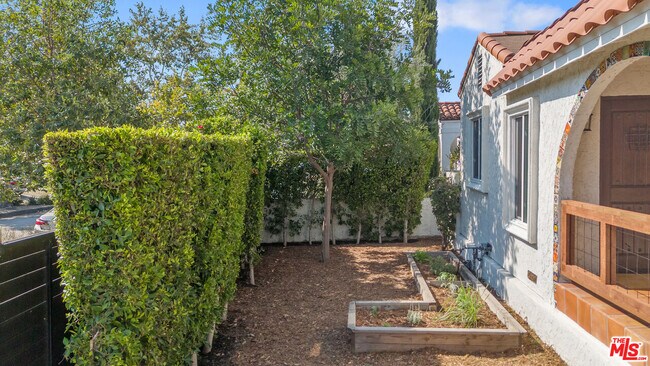 Foto del edificio - 4031 Edenhurst Ave