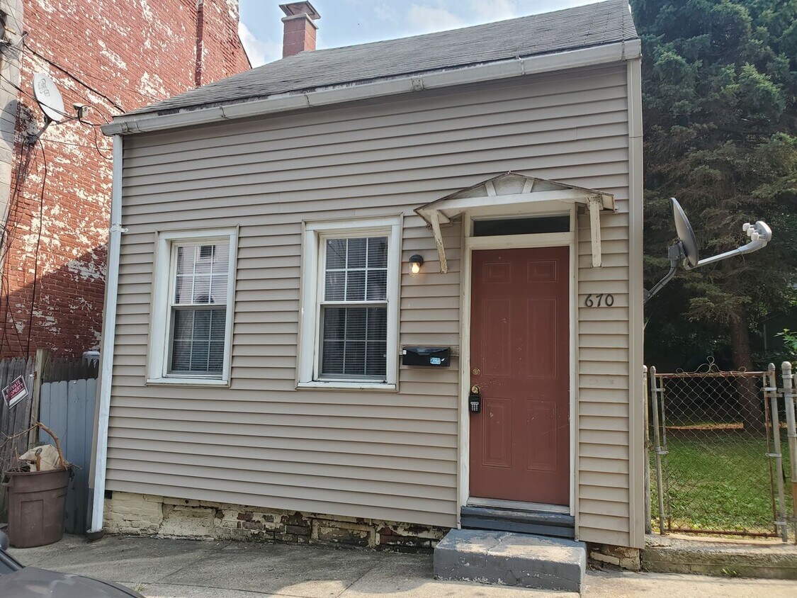 Foto principal - Lovely 2 Bedroom Home in Lancaster City!