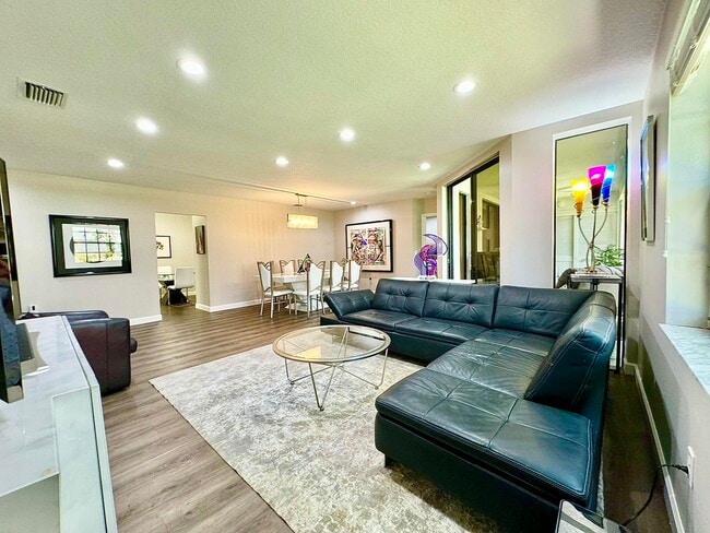 Building Photo - 5135 Floria Dr