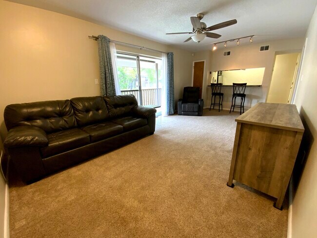 Foto del edificio - 407 Marshall Ct NW