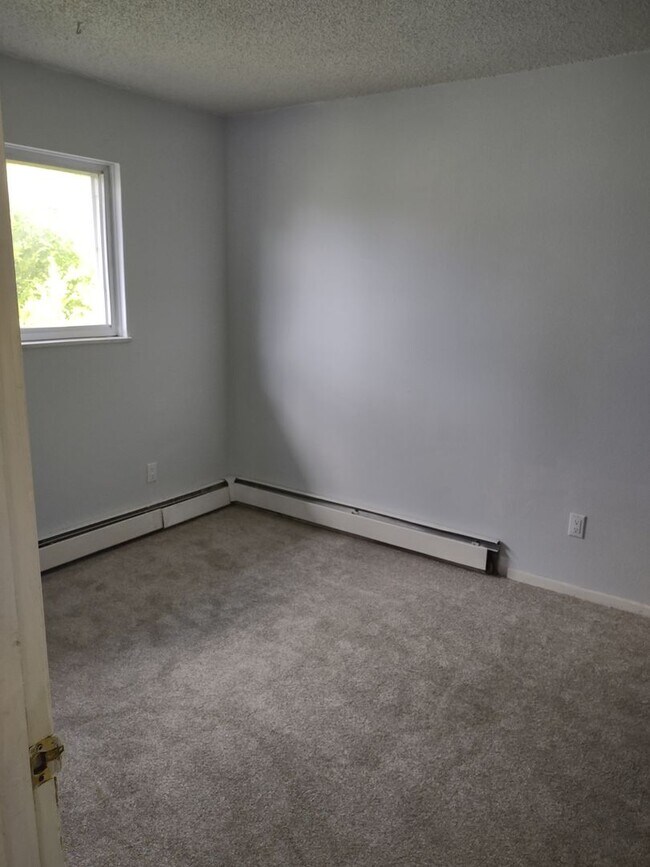 Building Photo - 1450 Nokomis Dr