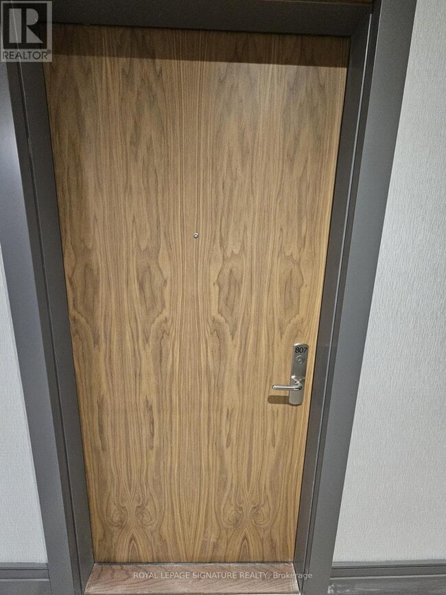 Building Photo - 27 Korda Gate