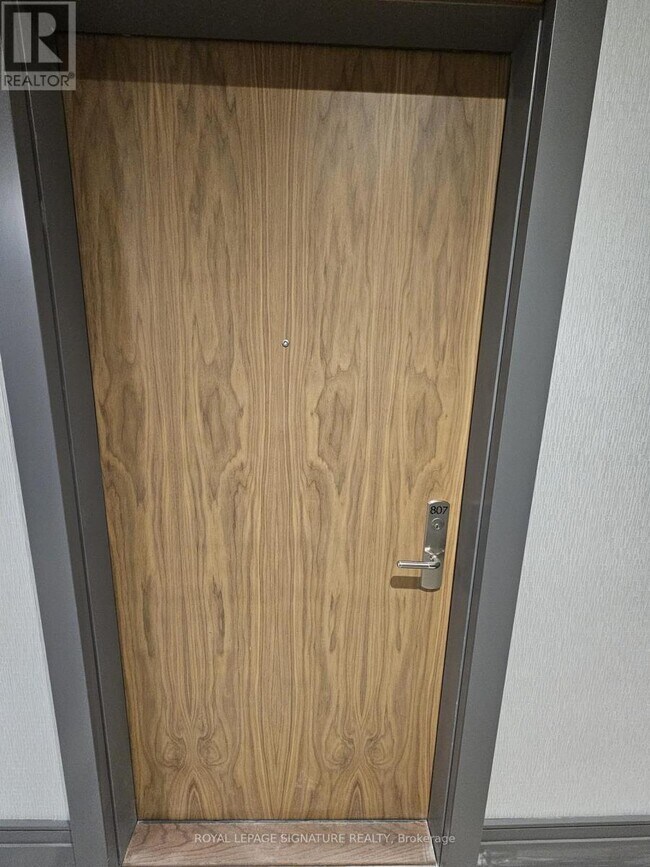 Building Photo - 27 Korda Gate