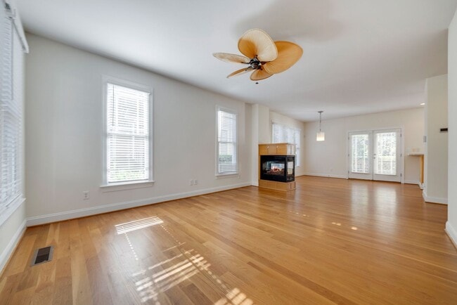Building Photo - APPLICATIONS RECEIVED. Fantastic End-Unit ...