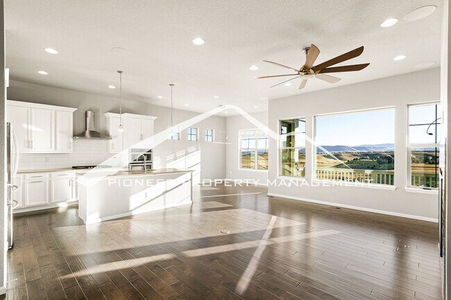 Building Photo - Stunning Mountain Views from this Custom S...